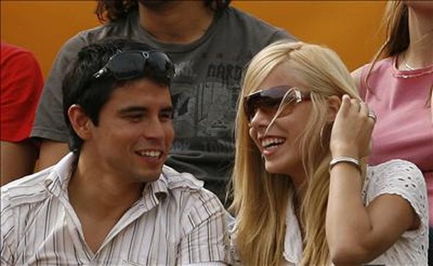 Saviola y Novia_efe