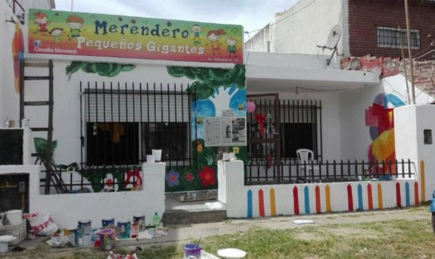 La encargada del comedor hizo un pedido solidario para un chico que usa bolsas de plástico como pañales