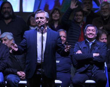 Alberto Fernández flanqueado por Hugo Yasky, Máximo Kirchner, Hugo Moyano y Sergio Palazzo