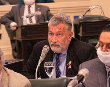 El diputado baleado Miguel Arias volvió a las sesiones