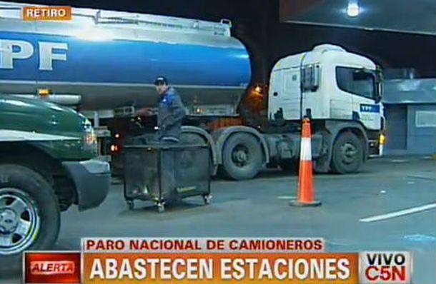 Llevan combustible a estaciones de servicio