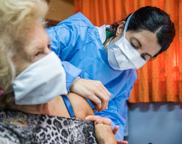 Se reúne la comisión que definirá quiénes son personal estratégico para la vacunación