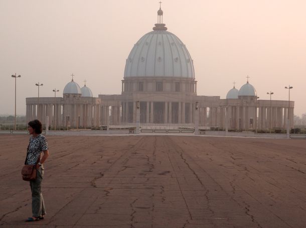 El Vaticano Negro, una réplica en Costa de Marfil