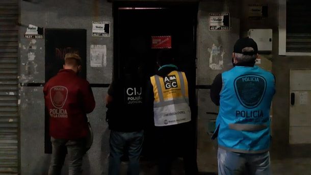 Desbaratan fiesta clandestina en un bar del Flores