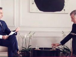 ¿Casualidad? Los periodistas que entrevistaron a Macri usaron el mismo tipo de carpeta para preguntar