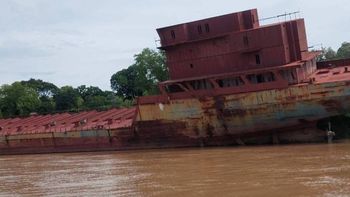Barco fantasma del río Paraná: el buque abandonado hace más de 25 años Barco fantasma del río Paraná: el buque abandonado hace más de 25 años