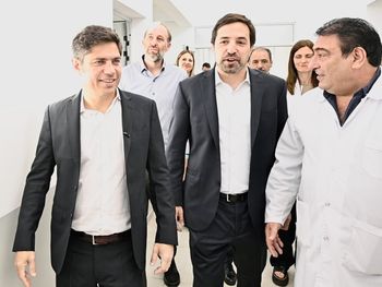 Axel Kicillof junto al ministro Nicolás Kreplak.
