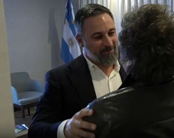 Así fue el apasionado reencuentro de Milei con el líder de la ultraderecha española