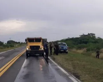 Lluvia de billetes: camión de caudales perdió su carga en plena ruta