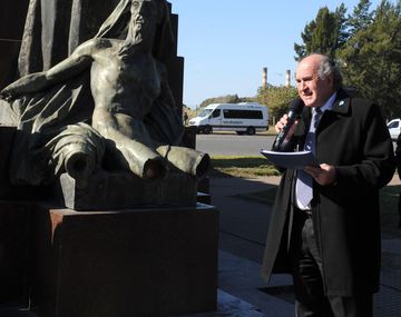 Vamos a restaurar el monumento por más que le pese a Macri