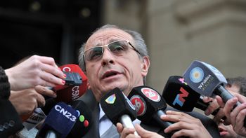 el jefe de la federal apunto a la barra de boca por las amenazas el jefe de la federal apunto a la barra de boca por las amenazas