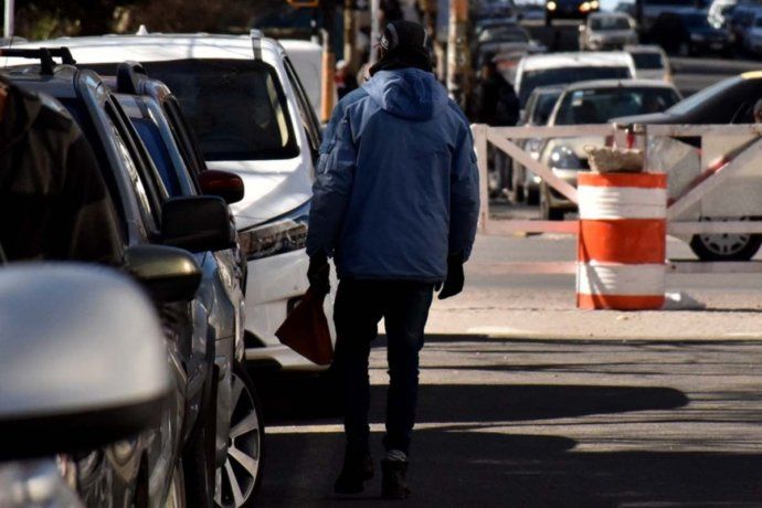 El proyecto intenta regularizar la situación de los cuidacoches en Montevideo