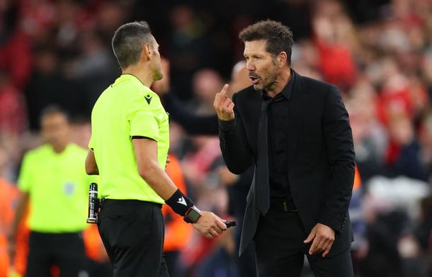 Habló el hincha del Liverpool cruzó a Simeone tras el escándalo en Anfield: Cobarde
