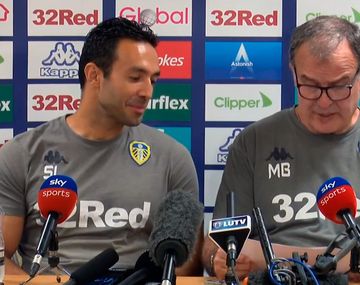 Desopilante: Bielsa intentó hablar en inglés e hizo reír ¡hasta al traductor!