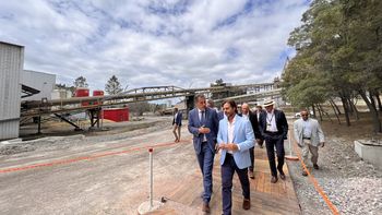 El presidente Lacalle Pou presenció la inauguración de Cementos Artigas y se refirió a la relación con Lula y sus intenciones en su próxima visita. El presidente Lacalle Pou presenció la inauguración de Cementos Artigas y se refirió a la relación con Lula y sus intenciones en su próxima visita.