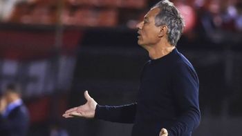 Ariel Holan frente a Nacional de Paraguay Ariel Holan frente a Nacional de Paraguay