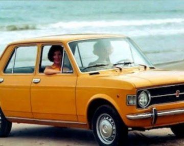 El auto clásico que protagoniza el viral de la semana: cuánto vale hoy un 128