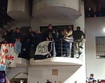 Emotiva oración del Padre Paco durante la vigilia en la casa de Cristina