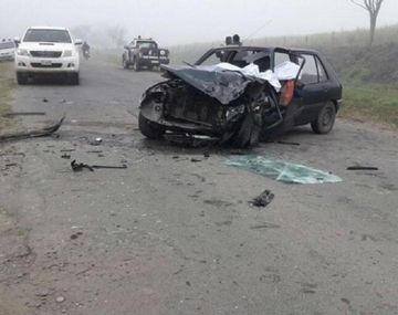  Una pareja murió tras chocar su auto contra un tractor