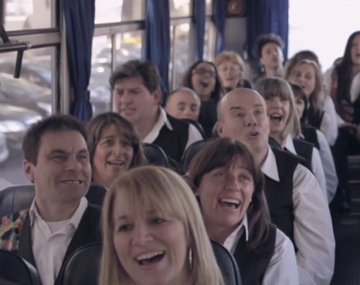 El coro Kennedy cantó por la vuelta a Boedo