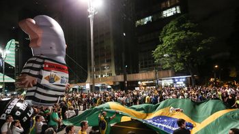 multitudinarias marchas luego del polemico audio entre dilma y lula multitudinarias marchas luego del polemico audio entre dilma y lula