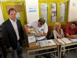 scioli voto recordando a nestor kirchner: me honro con su confianza scioli voto recordando a nestor kirchner: me honro con su confianza