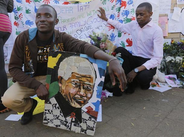 Los sudafricanos expresan su devoción por Mandela
