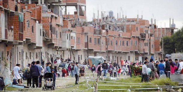 Misterioso crimen en Lugano: asesinan a una mujer  en la Villa 15