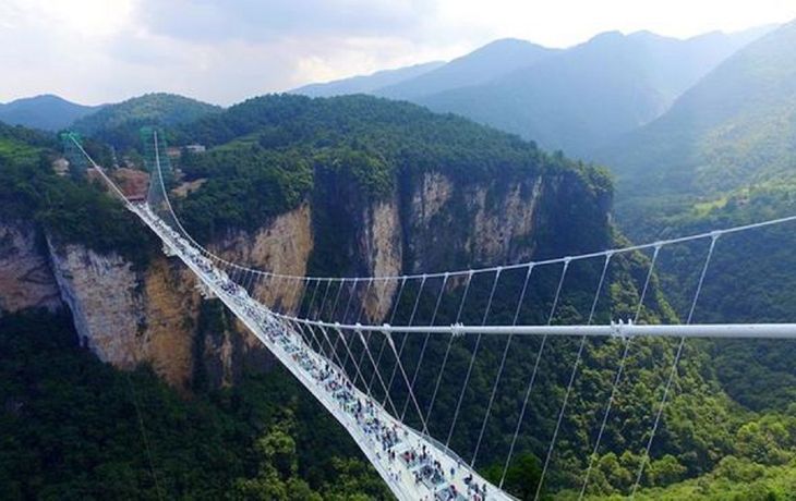 El puente de cristal más largo y alto del mundo