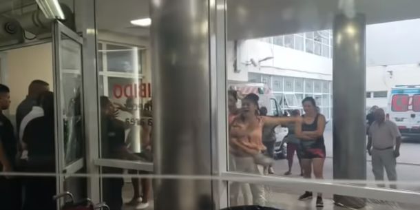 VIDEO: A las piñas en una guardia de un hospital en Tucumán