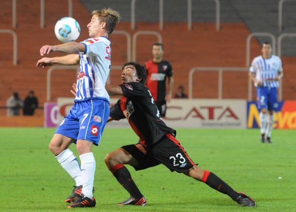Godoy Cruz goleó a Colón y se acerca a la Copa Sudamericana