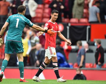 Dibu Martínez apuró a Cristiano Ronaldo