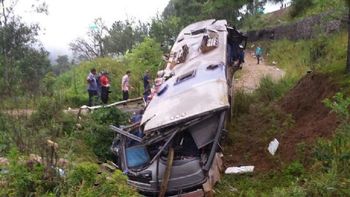 desbarranco un micro: 9 muertos desbarranco un micro: 9 muertos