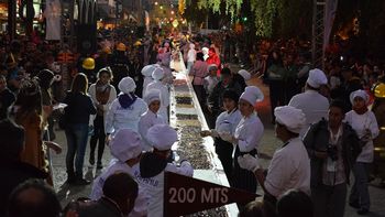 La barra de chocolate más larga del mundo, en Bariloche La barra de chocolate más larga del mundo, en Bariloche