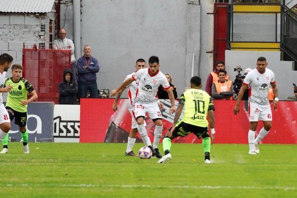 Barracas Central goleó a Instituto en el inicio de la fecha 15 de la Liga Profesional de Fütbol