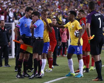 ¡Legítimo! El insólito relato peruano del gol con la mano