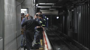 paro sorpresivo en la linea b del subte: otra vez, miles de pasajeros tomados como rehenes paro sorpresivo en la linea b del subte: otra vez, miles de pasajeros tomados como rehenes