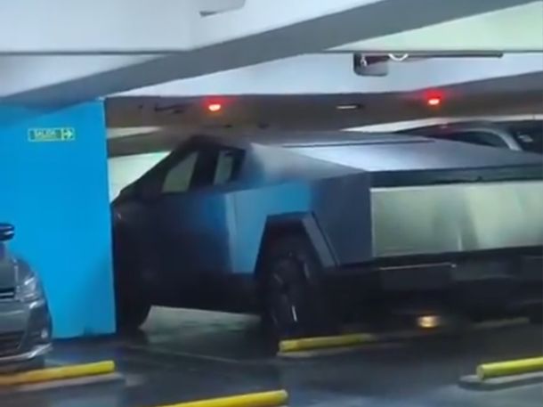 Le remolcaron el Tesla a un diputado de La Libertad Avanza por falta de patente