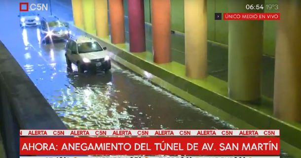 Por el temporal, está cerrado el túnel de la avenida San Martín