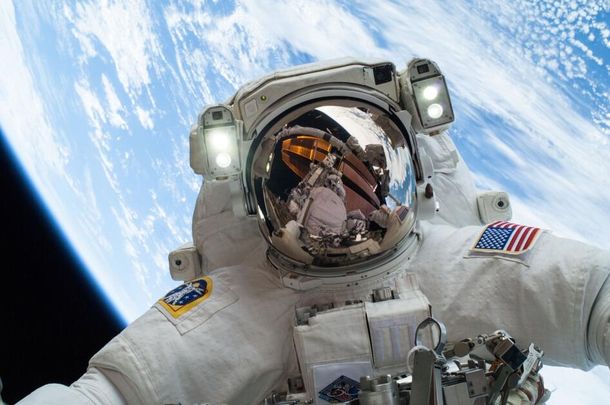 Un astronauta se sacó una autofoto en el espacio