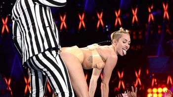 tras su polemico baile, cyrus dio sus razones de por que lo hizo tras su polemico baile, cyrus dio sus razones de por que lo hizo