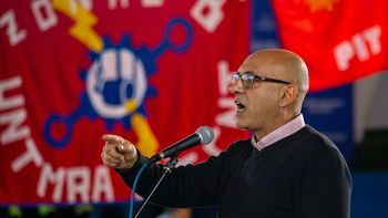 El PIT-CNT planea comenzar pronto con su campaña de recolección de firmas por el plebiscito del sistema previsional. El PIT-CNT planea comenzar pronto con su campaña de recolección de firmas por el plebiscito del sistema previsional.