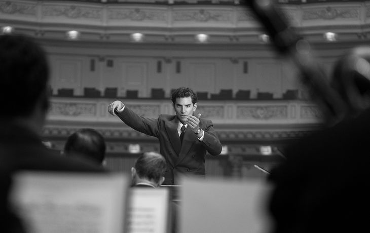 Bradley Cooper en Maestro. Foto: (Netflix)