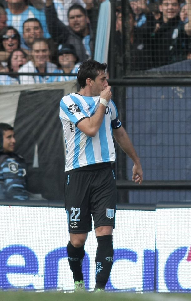 Avellaneda es de Racing: Con un gol de Milito, la Academia se quedó con el clásico