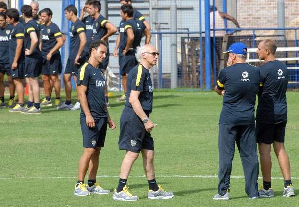 El desafío de Bianchi: unir a Riquelme con parte del plantel