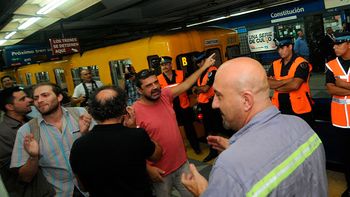 hacer paro es como cruzar un semaforo en rojo hacer paro es como cruzar un semaforo en rojo