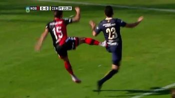 la impresionante patada en el clasico rosarino que para pitana no fue ni foul la impresionante patada en el clasico rosarino que para pitana no fue ni foul