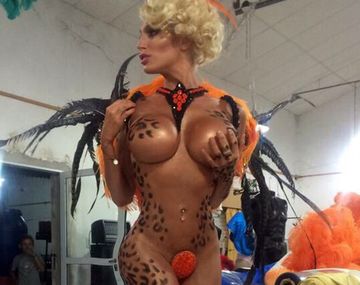 Xipolitakis quiso agrandar su cola con photoshop y le salió esto