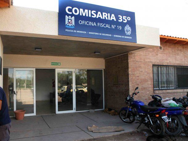 Mendoza: un comisario fue a trabajar borracho tras un asado con amigos 