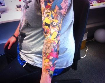 Fanático de los Simpsons se tatuó 41 veces a Homero